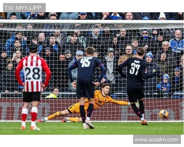 欧联杯精彩对决维拉门将展现超凡守门技艺助球队争夺荣誉 欧联杯精彩对决维拉门将展现超凡守门技艺助球队争夺荣誉