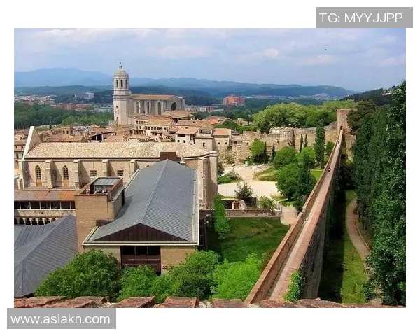 赫罗纳：欧洲城市古建筑惊现“时间胶囊”，揭秘千年历史传奇