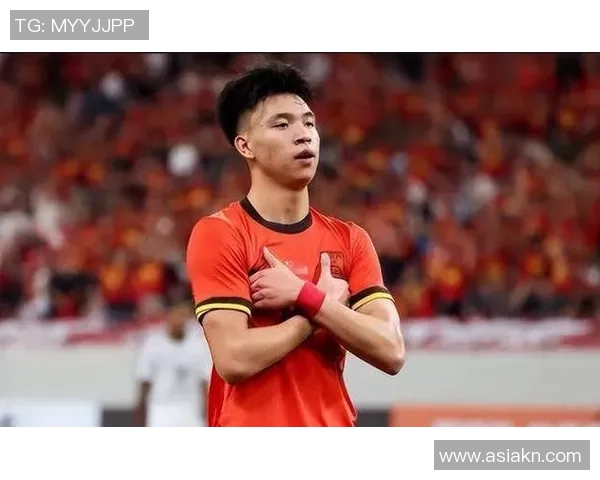 彭啸中场拦截展现出色防守能力助力球队逆转局势