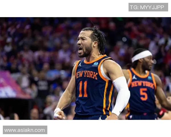 尼克斯队艰难战胜骑士队，展现顽强斗志与实力